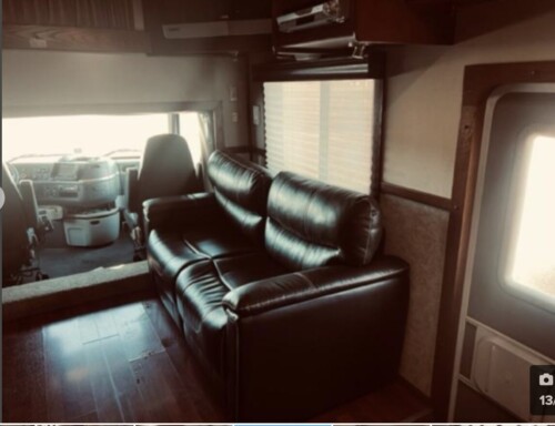 2007 Volvo/Showhauler Dual Slide Coach D-12 4654HP, Automatic, 115k Miles, Loaded, Available Tdoay - Image 7