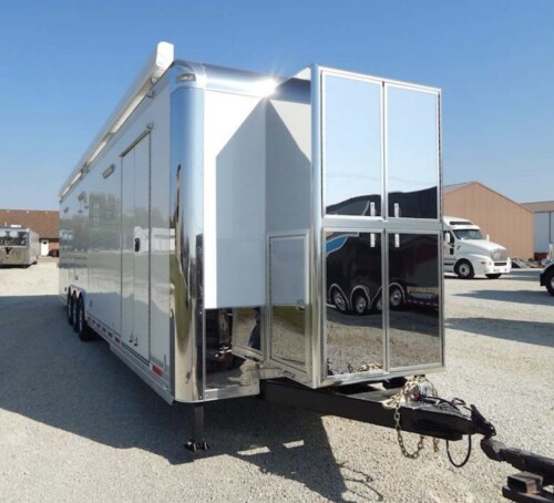 Brand New 2025 T&E 34' Tag, Dragster Lift, A/C, Air Ride , Electric / Hydraulic Disc Brakes, power Awnings, Available Today - Image 4