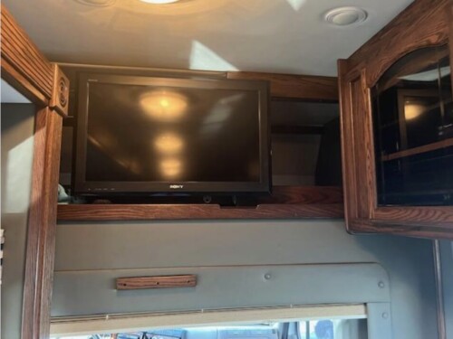 2009 Renegade Dual Slide Cascadia Coach, 105K Miles,Lots of Sleeping, Side Isle Mid Bath Floor Plan, Loaded, Available Today - Image 20