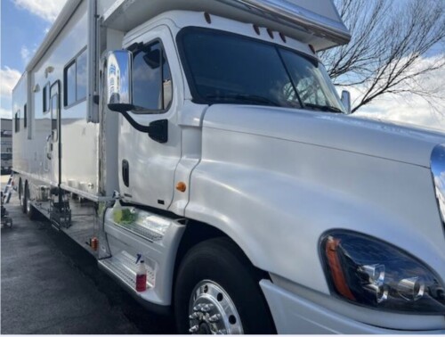 2009 Renegade Dual Slide Cascadia Coach, 105K Miles,Lots of Sleeping, Side Isle Mid Bath Floor Plan, Loaded, Available Today - Image 3