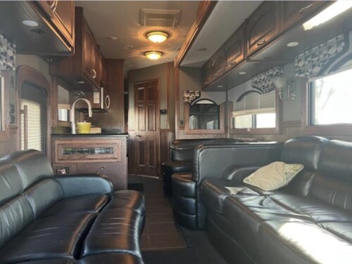 2009 Renegade Dual Slide Cascadia Coach, 105K Miles,Lots of Sleeping, Side Isle Mid Bath Floor Plan, Loaded, Available Today - Image 9