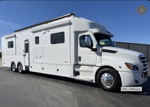 2021 Bath and 1/2 Quad Slide Renegade Cascadia, 24K Miles, Loaded, Immaculate - Image 21