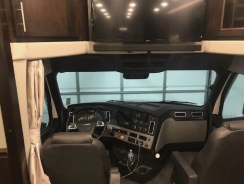 2021 Bath and 1/2 Quad Slide Renegade Cascadia, 24K Miles, Loaded, Immaculate - Image 4