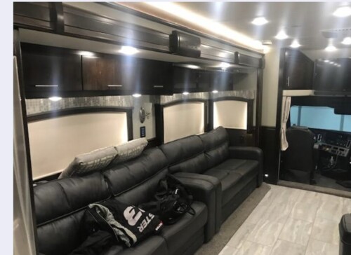 2021 Bath and 1/2 Quad Slide Renegade Cascadia, 24K Miles, Loaded, Immaculate - Image 6