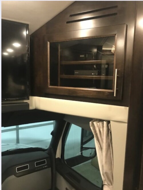 2021 Bath and 1/2 Quad Slide Renegade Cascadia, 24K Miles, Loaded, Immaculate - Image 7
