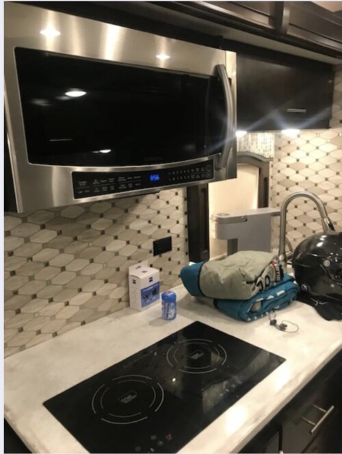 2021 Bath and 1/2 Quad Slide Renegade Cascadia, 24K Miles, Loaded, Immaculate - Image 12