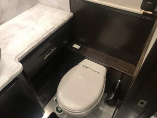 2021 Bath and 1/2 Quad Slide Renegade Cascadia, 24K Miles, Loaded, Immaculate - Image 14