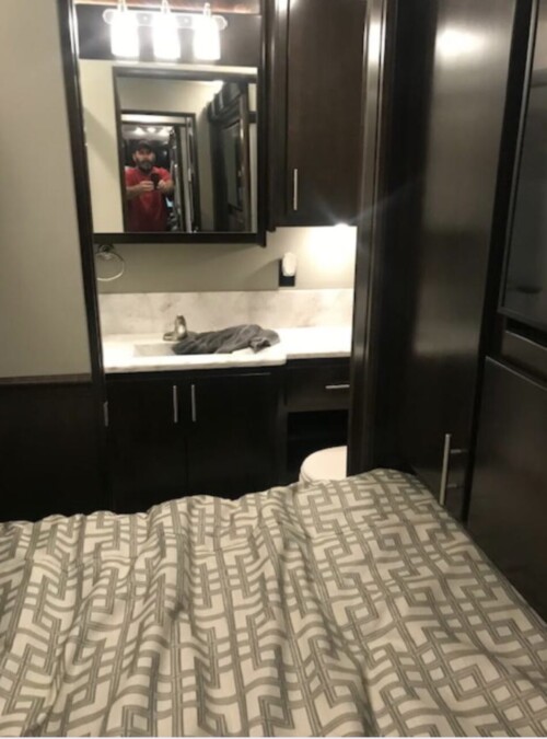 2021 Bath and 1/2 Quad Slide Renegade Cascadia, 24K Miles, Loaded, Immaculate - Image 17