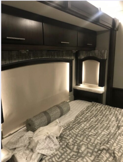 2021 Bath and 1/2 Quad Slide Renegade Cascadia, 24K Miles, Loaded, Immaculate - Image 18