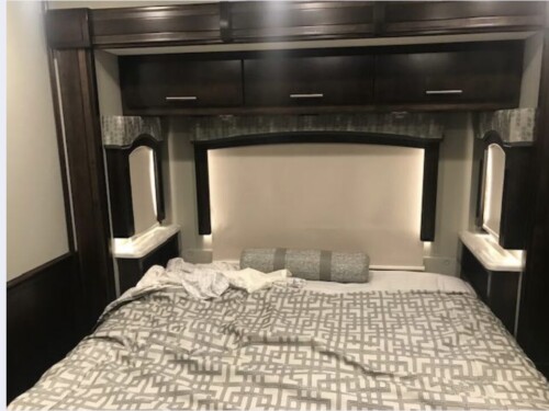 2021 Bath and 1/2 Quad Slide Renegade Cascadia, 24K Miles, Loaded, Immaculate - Image 20