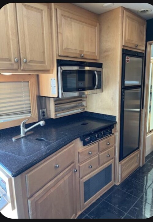 2008 Renegade Columbia Dual Slide Garage Unit, 153k Miles, 450MBZ, Automatic, 9' Garage With Lift Gate - Image 16