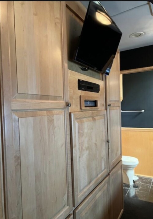 2008 Renegade Columbia Dual Slide Garage Unit, 153k Miles, 450MBZ, Automatic, 9' Garage With Lift Gate - Image 23