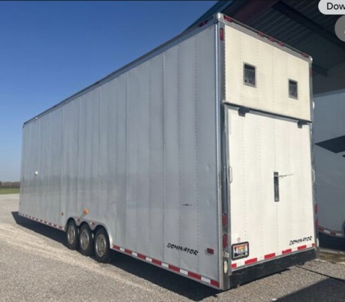 2005 Classic 36' Interior Lift Stacker Tag, 17.5 Wheels & Tires, Awnings, Available Today - Image 4