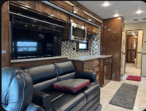 2018 Renegade Classic Cascadia Quad Slide Model 3400AM, 38K Miles, Cummins 600HP, Allison Automatic, Available Today - Image 27