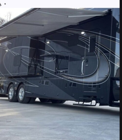 2016 Cascadia Triple Slide Showhauler Bunk Coach, 2 Bathrooms, Loaded, Available Today - Image 8