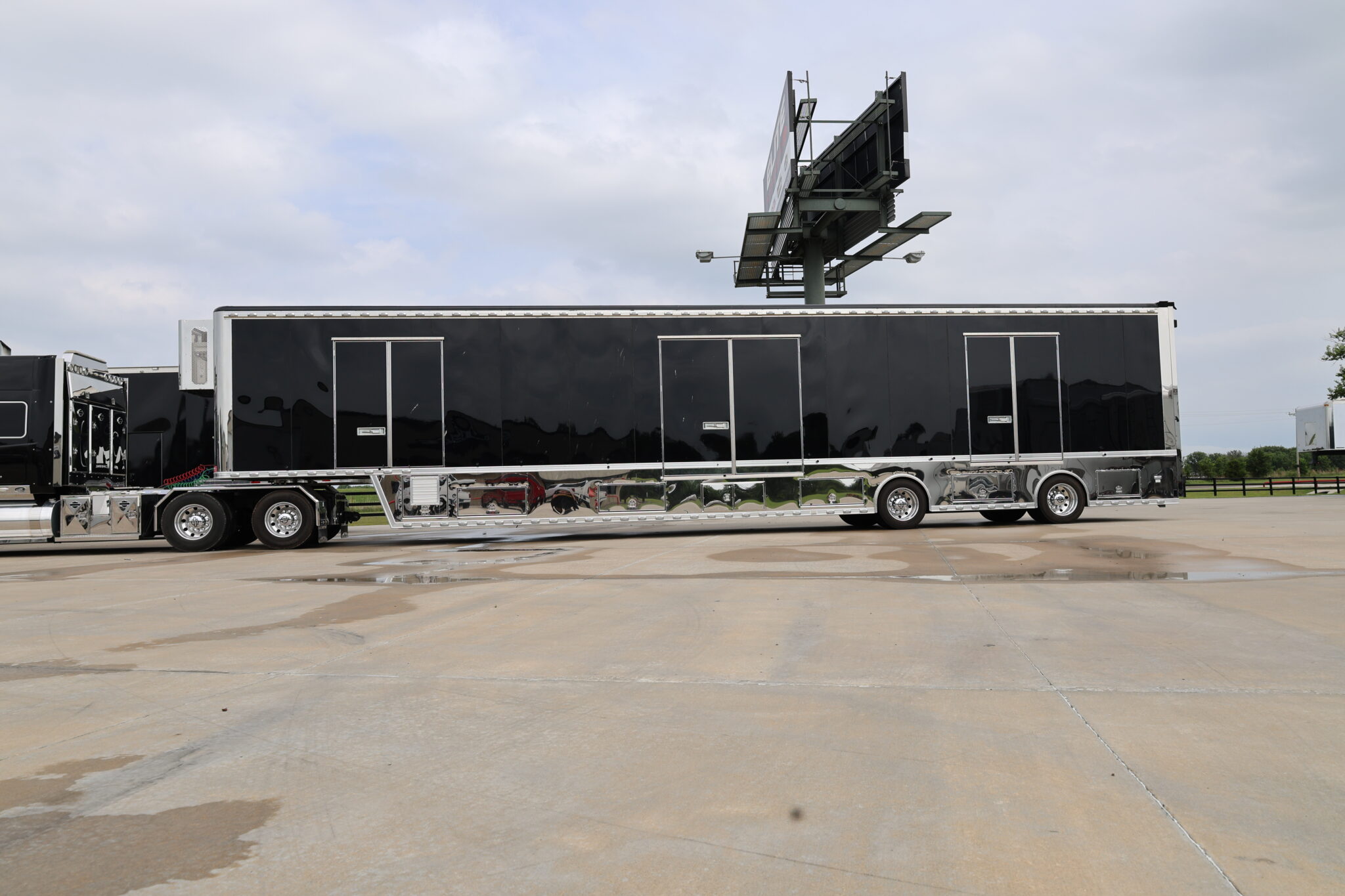IMG_3042 2022 Competition Custom Auto Transport, Hydraulic Tiltable Lift Gate & Moveable Decks - Image 1