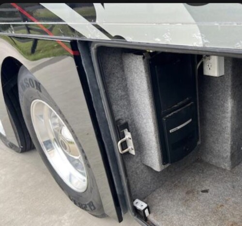 2013 Renegade 5 Slide rear Bunk Bed Model 3600MX, 600HP Cummins, 66K Miles - Image 36