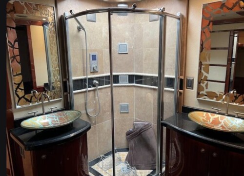 2010 Custom 7 Slide Living Quarters, 2 Bedroom/Bathrooms, Big Salon, Awesome Unit - Image 22