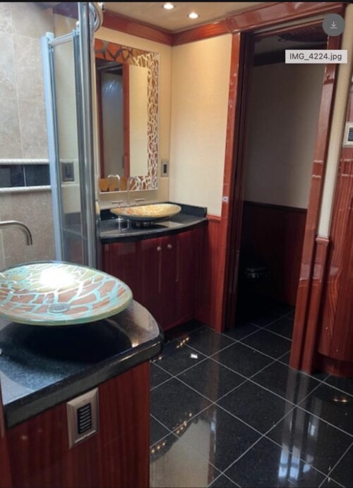 2010 Custom 7 Slide Living Quarters, 2 Bedroom/Bathrooms, Big Salon, Awesome Unit - Image 25
