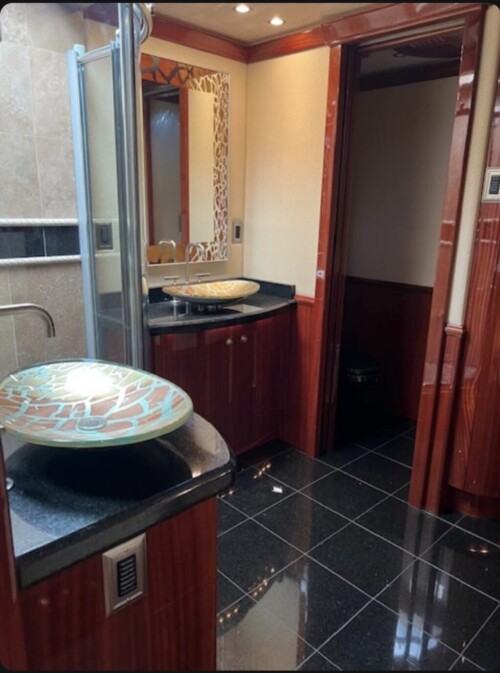 2010 Custom 7 Slide Living Quarters, 2 Bedroom/Bathrooms, Big Salon, Awesome Unit - Image 26