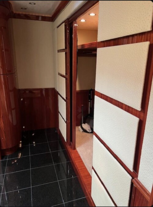 2010 Custom 7 Slide Living Quarters, 2 Bedroom/Bathrooms, Big Salon, Awesome Unit - Image 28