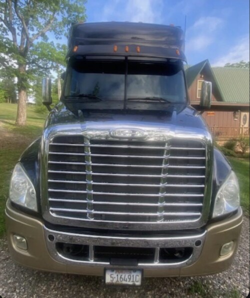 2014 IKON Model 3400RMC Bath and 1/2 Cascadia Quad Slide, 66K Miles - Image 3