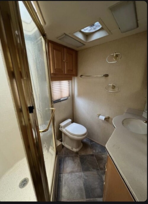 2003 Monaco Safari Model M-37, Triple Slide. C-12 500HP Cat - Image 27