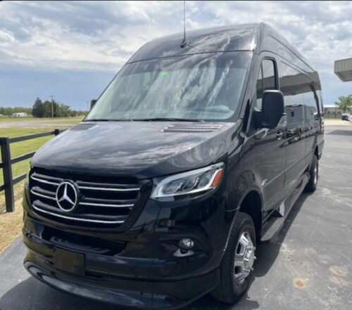 2021 Mercedes Luxe Midwest Automotive Designs Van D-6, 18K Miles, Pristine - Image 4