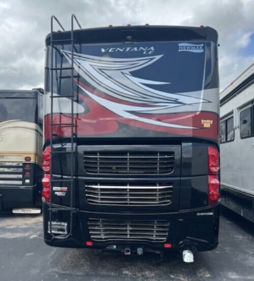 2019 Newmar Ventana Model 4037 Triple Slide, 360HP, 23K Miles, Available Today - Image 8