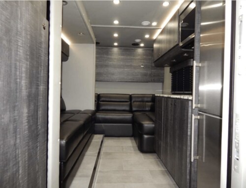2024 T&E 53' Transporter, Bathroom W/Shower, Hydraulic Tilt Lift Gate, Pristine - Image 21