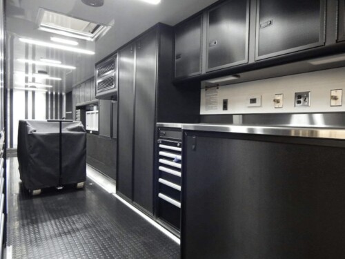 2024 T&E 53' Transporter, Bathroom W/Shower, Hydraulic Tilt Lift Gate, Pristine - Image 18