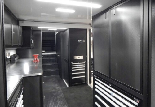 2024 T&E 53' Transporter, Bathroom W/Shower, Hydraulic Tilt Lift Gate, Pristine - Image 17