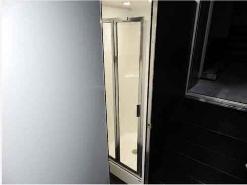 2024 T&E 53' Transporter, Bathroom W/Shower, Hydraulic Tilt Lift Gate, Pristine - Image 15