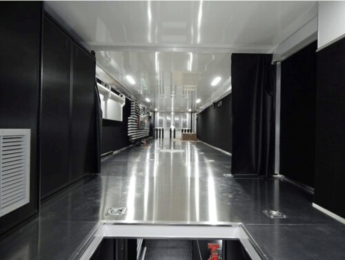 2024 T&E 53' Transporter, Bathroom W/Shower, Hydraulic Tilt Lift Gate, Pristine - Image 13