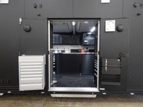 2024 T&E 53' Transporter, Bathroom W/Shower, Hydraulic Tilt Lift Gate, Pristine - Image 3
