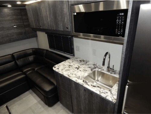 2024 T&E 53' Transporter, Bathroom W/Shower, Hydraulic Tilt Lift Gate, Pristine - Image 5