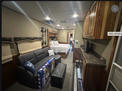 2015 Haulmark Dual Slide Volvo Coach With reart Salon/Garage Space. Immaculate - Image 10