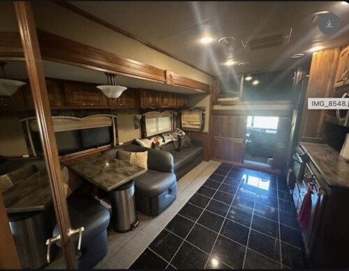 2015 Haulmark Dual Slide Volvo Coach With reart Salon/Garage Space. Immaculate - Image 3