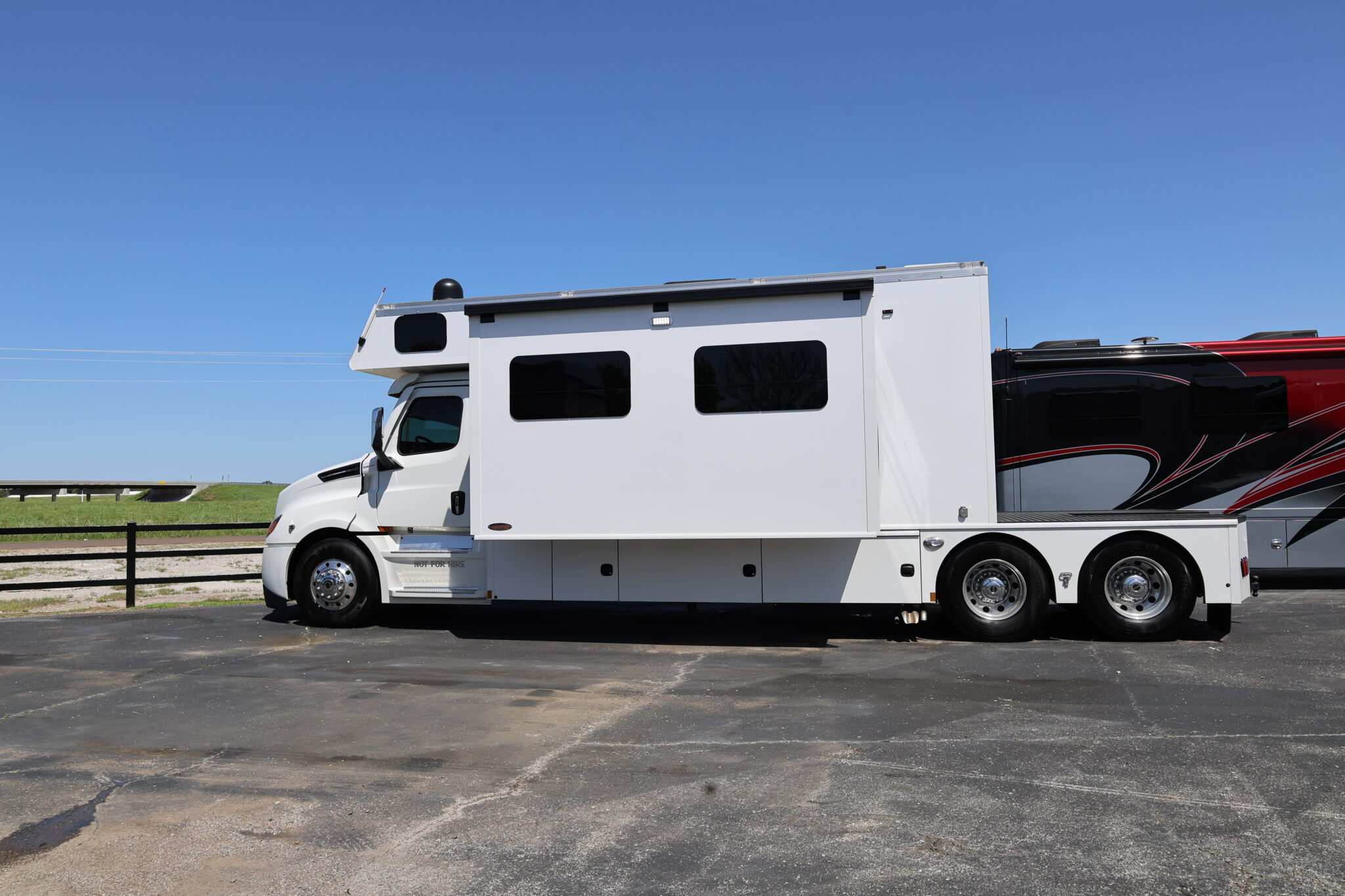 IMG_1838 2024 Renegade Twin Tandem Slide Out Toterhome, 18K Miles, Loaded, Pristine - Image 1