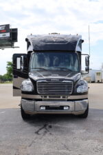 2017 Verona Dual Side bath 1/2 Coach, 28K Miles, Loaded, Available Today - Image 4