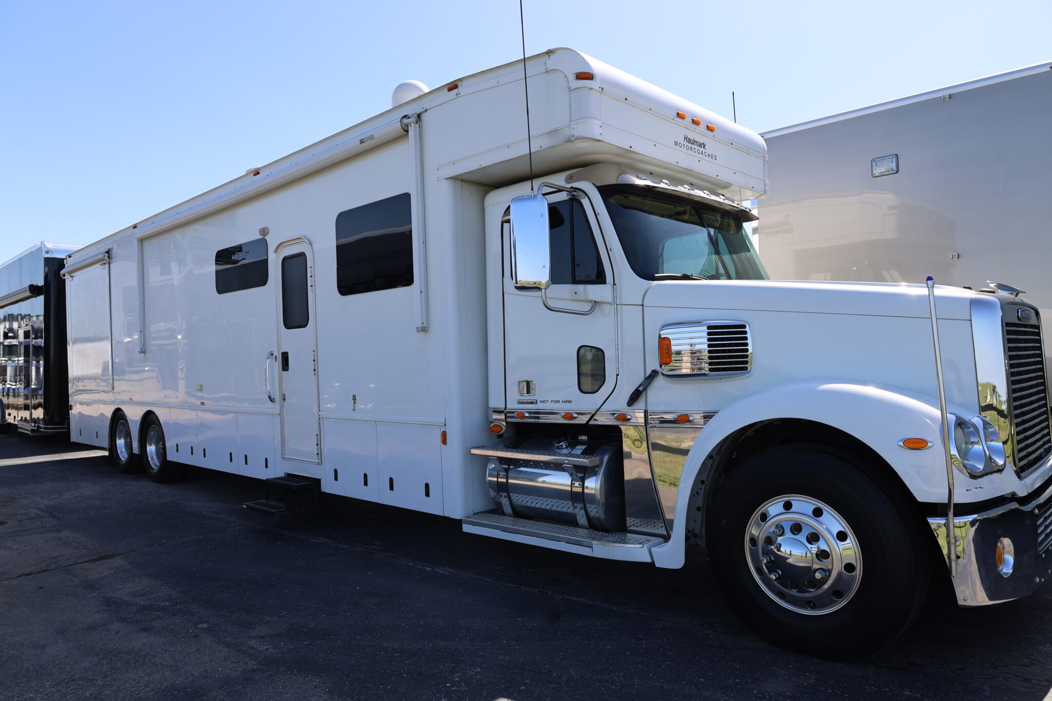 IMG_2058 2007 Haulmark Triple Slide Coronado, 515 Detroit, Automatic, Loaded, 133K Miles - Image 1