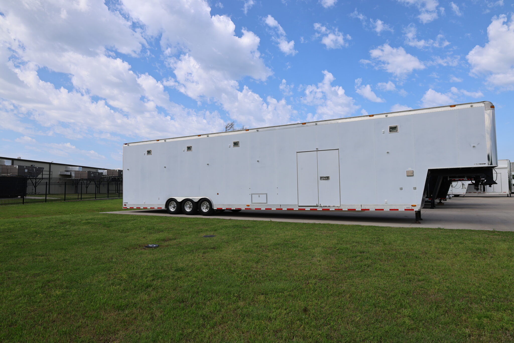 IMG_2208 2000 GMR 51' Aluminum Mini-Semi, A/C, Generator, Awning, Bathroom, Will Carry 2 Cars - Image 1