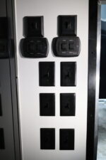 2024 United 32' Stacker Tag, power Awnings, 17.5 Wheels & Tires, Immaculate - Image 16