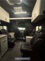 KW & 2013 T&E 44' Tilt Lift Gate Transporter, Bathroom W/Shower, Lounge, Pristine Rig - Image 7