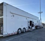 KW & 2013 T&E 44' Tilt Lift Gate Transporter, Bathroom W/Shower, Lounge, Pristine Rig - Image 3