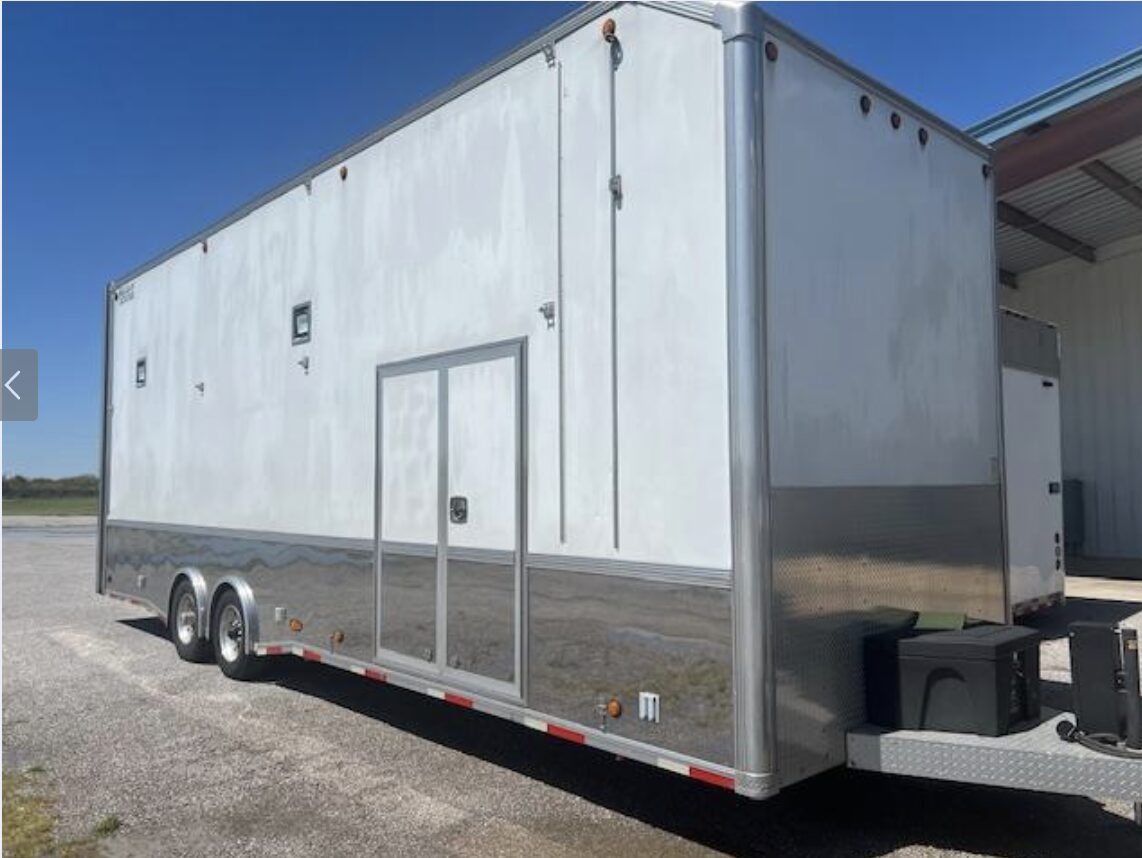 wst1.jpg 2004 Wild Side 30' Lift Gate Tag, 17.5 Wheels & Tires, Tool Boxes, Cabinets, Awning - Image 1