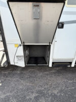 2010 Cascadia Showhauler Dual Slide Garage Coach, DD-15, Automatic, 155K Miles - Image 9