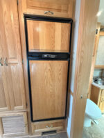 2010 Cascadia Showhauler Dual Slide Garage Coach, DD-15, Automatic, 155K Miles - Image 27