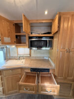 2010 Cascadia Showhauler Dual Slide Garage Coach, DD-15, Automatic, 155K Miles - Image 30