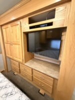 2010 Cascadia Showhauler Dual Slide Garage Coach, DD-15, Automatic, 155K Miles - Image 39